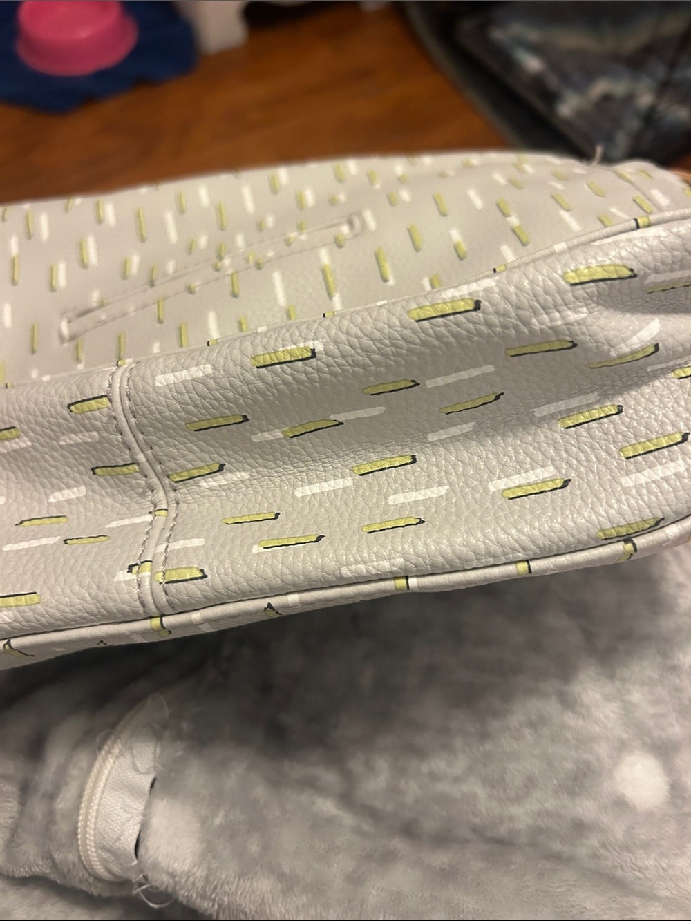 Thirty One Cream Crossbody Bag with Gold Accent Stitching - Picture 4 of 6